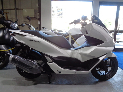 SBS FUKUOKA 【 PCX ( 新車・中古車 新車 ) 】 福岡市南区にあるSBS FUKUOKA＜SBS福岡 ＞です。スズキをはじめとした国内4メーカーの新車・中古車取り扱いのバイクショップです。